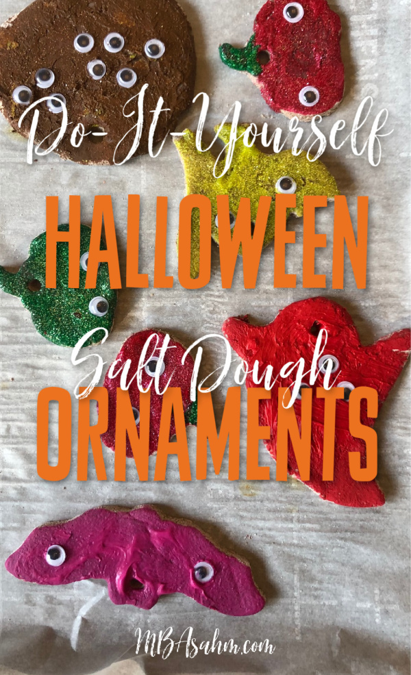 These salt dough Halloween ornaments are such a great Halloween craft for kids and a great way to decorate the house for the holiday!